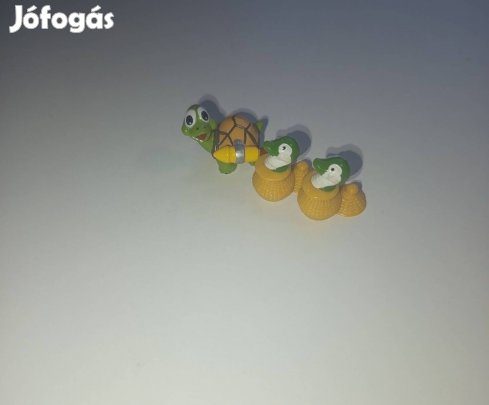 Teknős és kettő kígyó 