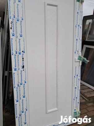 Tele panelos bejárati ajtó