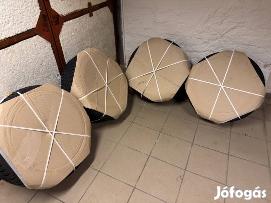 Téli Tesla Model 3 Aero 18 gyári kerék Pirelli Sottozero 3 235/45R18