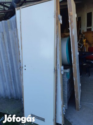 Teli ajtó tokkal jobbos 67x207cm beépítő méret szellőzős