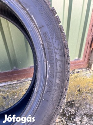 Téli gumi alig használt.