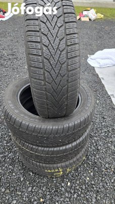 Téli gumi garnitúra 16-os.
