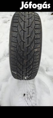 Téli gumi pár.