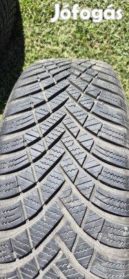 Téli gummik felnivel, egy szezont futottak csak