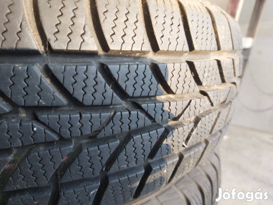 Téligumi acélfelnire szerelve