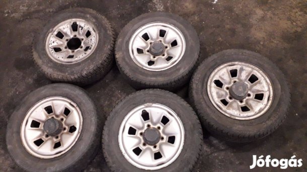 Téligumi garnitúra Toyota Hiace 4WD, 4x4 felniken, 3 éves