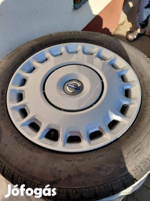 Téligumi gyári Volvo dísztárcsával