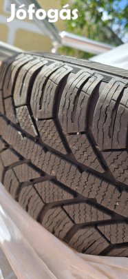 Téligumiszett lemezfelnin Ausztriából, dísztárcsával