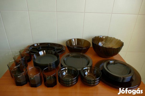 Teljes, hibátlan, füstszínű étkészlet