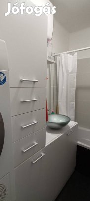 Teljes fürdőszobaszekrény