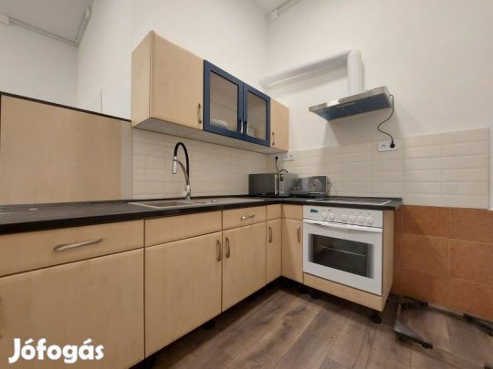 Teljes körűen felújított, 2 szobás belvárosi sorház eladó!