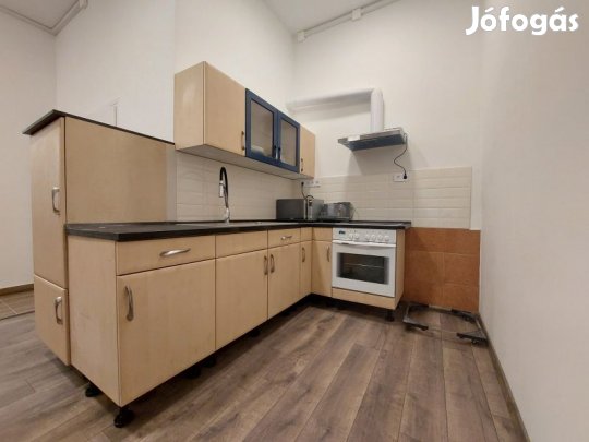 Teljes körűen felújított, 2 szobás belvárosi sorház eladó!