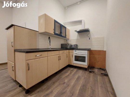 Teljes körűen felújított, 2 szobás belvárosi sorház eladó!