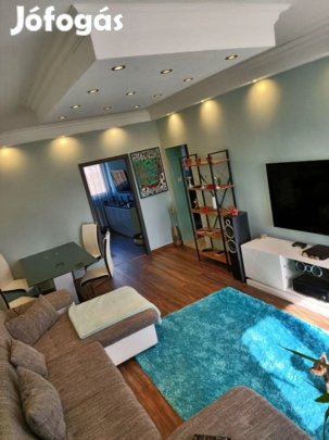Teljes körűen felújított, berendezett lakás eladó!