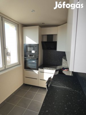 Teljes körűen felújított, panorámás 3 szobás lakás eladó Szegeden