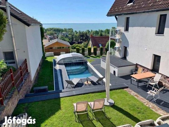 Teljes panorámával rendelkező háromszobás, felújított, igényesen