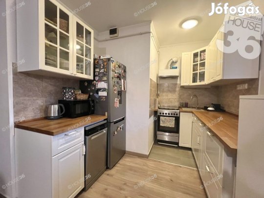 Teljesen felújított, 3 szobás földszinti lakás eladó Kecskeméten!