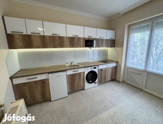 Teljesen felújított, erkélyes lakás kiadó a Toldi utcán!