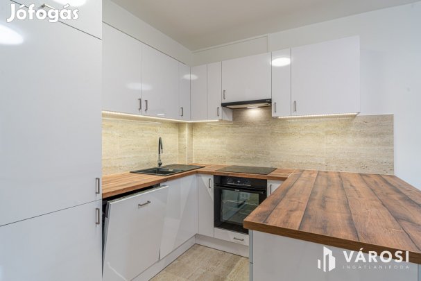 Teljesen felújított első emeleti lakás amerikai konyhával