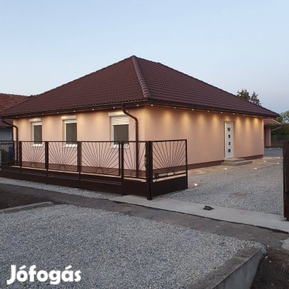 Teljesen felújított ház Eladó!