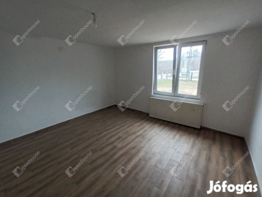 Teljesen megújult otthon eladó