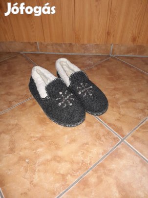 Teljesen új, bundás női mamusz, házi cipő (kültérre is)