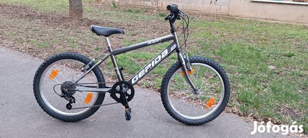 Teljesen új, egyedi építésű 20 -as  fiú kerékpár, 6 sebességes 