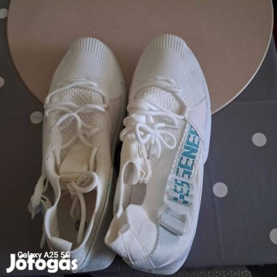 Teljesen új cipők