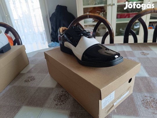 Teljesen új lakcipő eladó