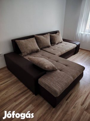 Teljesen új sarokkanapé diszpárnákkal eladó