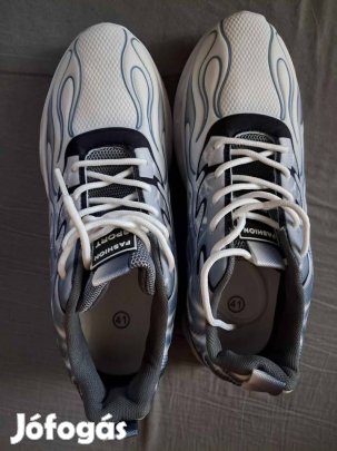 Teljesen új sport cipő szürke