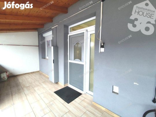 Teljeskörűen felújított, kétrendbeli sorházi lakás Kecskeméten!