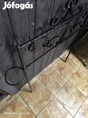 Temetői Koszorú tartó, virágtartó Kovácsoltvas jellegű