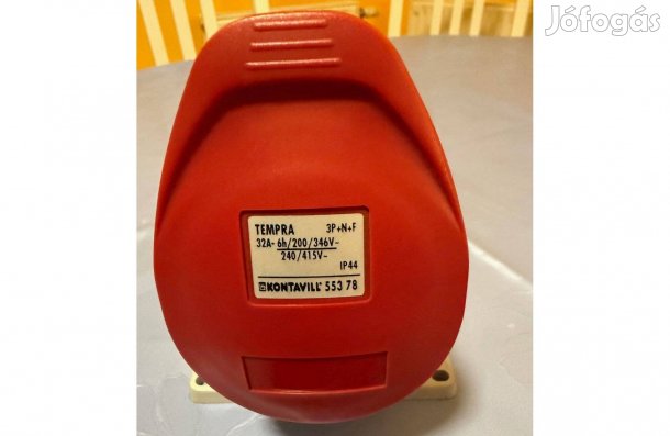 Tempra 32A IP44 ráépíthető dugalj 55378