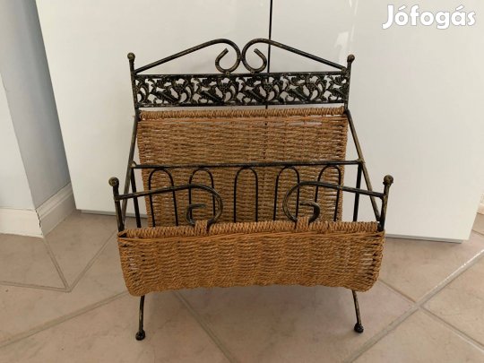 Tengerifűből fonott és kovácsoltvas újságtartó