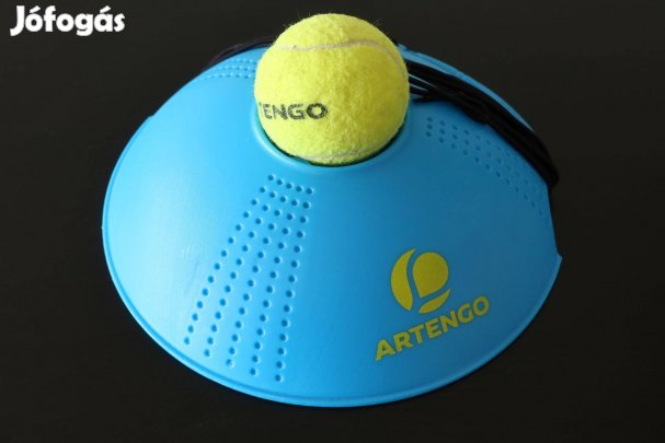 Tenisz edző labdával