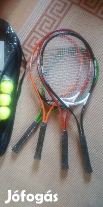 Teniszütő szett, 4 db ütő és 3 db labda, vadonatúj, táskában eladó