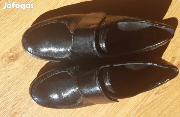 Tépőzáras, kényelmes, fekete színű, cipő, eladó
