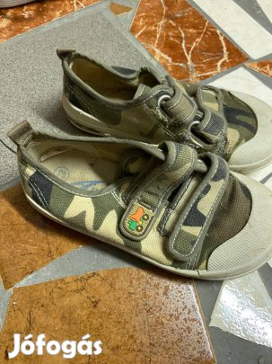 Tépőzáras fiú cipő 28-as méret