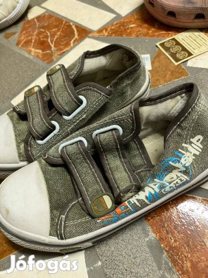 Tépőzáras fiú lábbeli 30-as méret