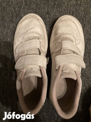 Tépőzáras kislány cipő 34