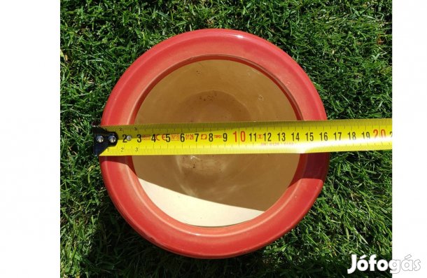 Terakotta színű kaspó