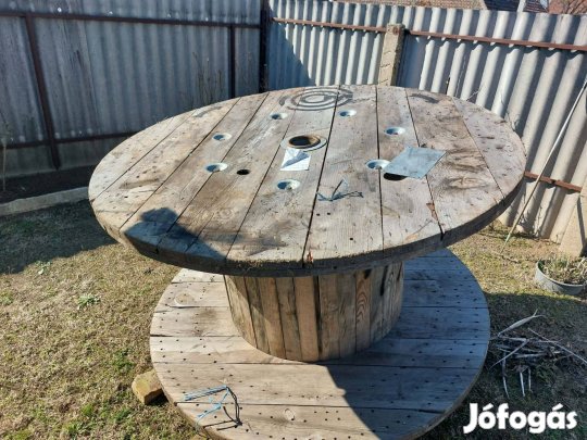 Terasz parti asztal kábel dob dekoráció