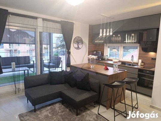 Teraszos lakás kiadó a Széchenyi utcán