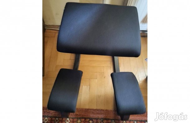 Térdeplő szék fekete vázzal 55000 forintért eladó