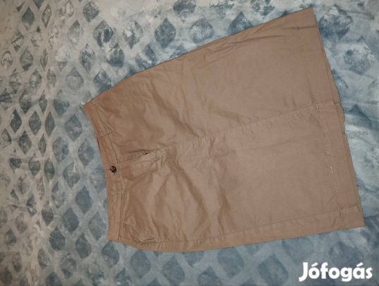 Térdig érő szoknya 