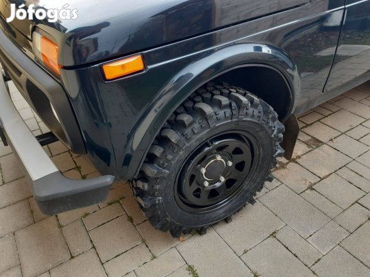 Terepgumi 195/80 acélfelnire szerelve R15" - Lada Níva 4x4