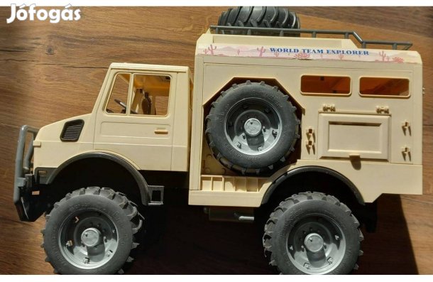 Terepjáró autó 36 cm-es, nyitható ajtókkal