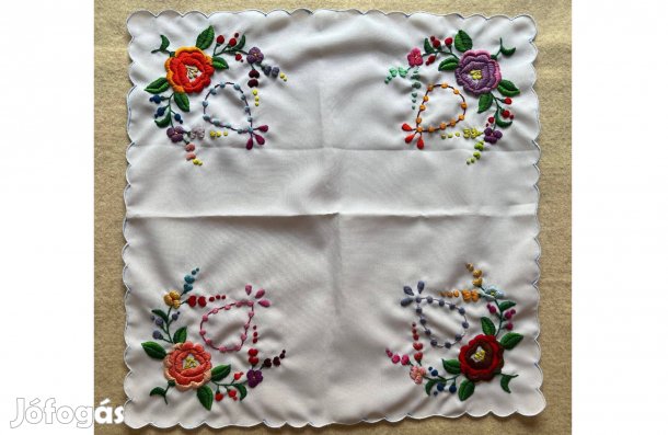 Terítő - Kalocsai mintás hímzés 44x44 cm