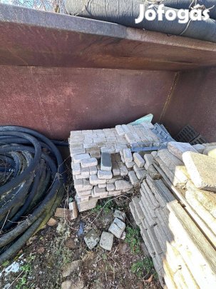 Térkő 50 mm magas, kb. 5 nm területre, eltérő méretekben